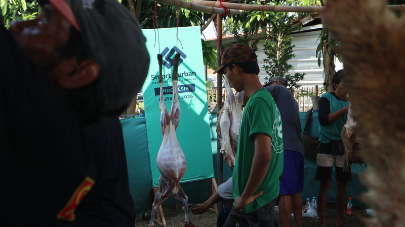 Volunteers distributing food parcels